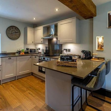 One Over Eight - Luxury One Bed Apartment Whitby Exterior photo